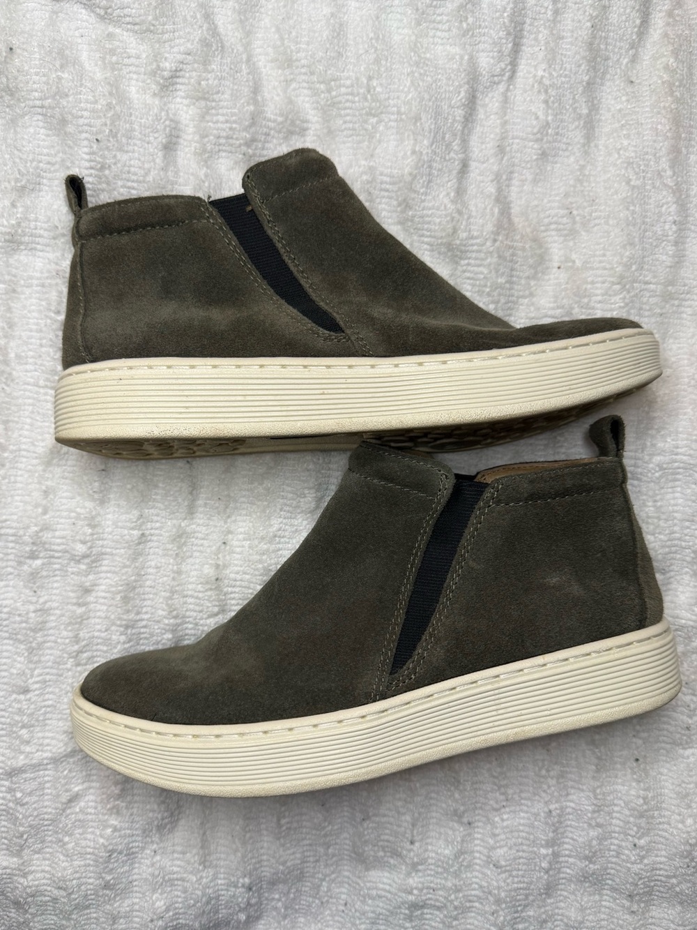 Sofft Olive Green Suede Slip On Ankle Sneakers Booties Women’s 6M - Picture 4 of 8